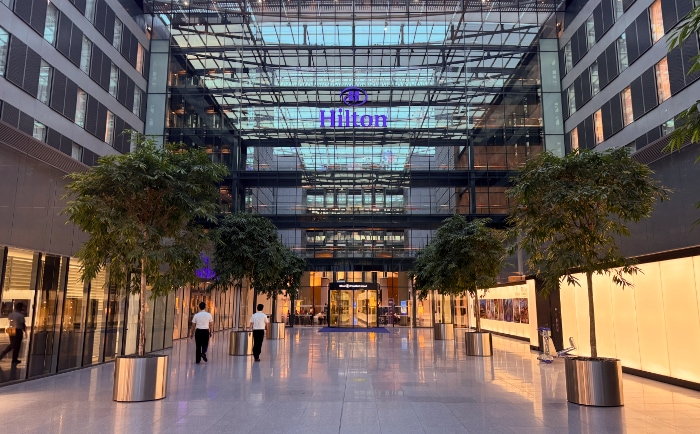 Der riesige Eingangsbereich zum Hilton. &copy; ReiseInsider