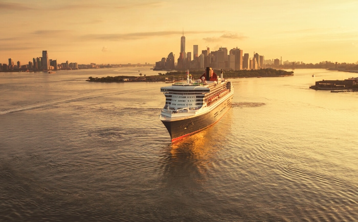 Die Queen Mary 2 vor New York. &copy; Cunard