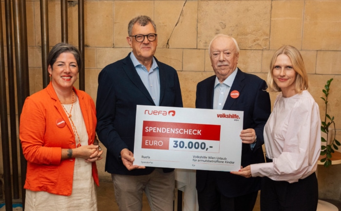 Übergabe des Spendenschecks. © Volkshilfe Wien Übergabe des Spendenschecks. © Volkshilfe Wien