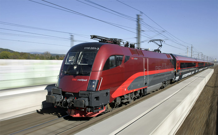 Der Railjet ist das Zug-Pferd auf den ÖBB-Fernstrecken. &copy; ÖBB / Harald Eisenberger